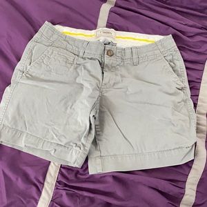 Women’s old navy size 4 gray button 7” shorts